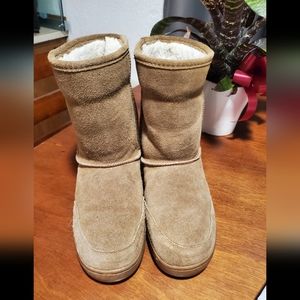Sold out!!!  Bearpaw leather winter boots